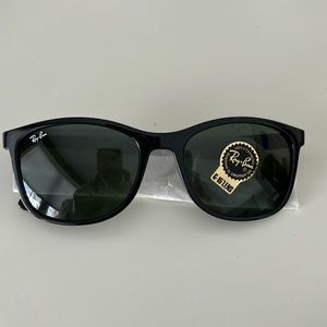 NWT RayBan RB4374 Black Sunglasses